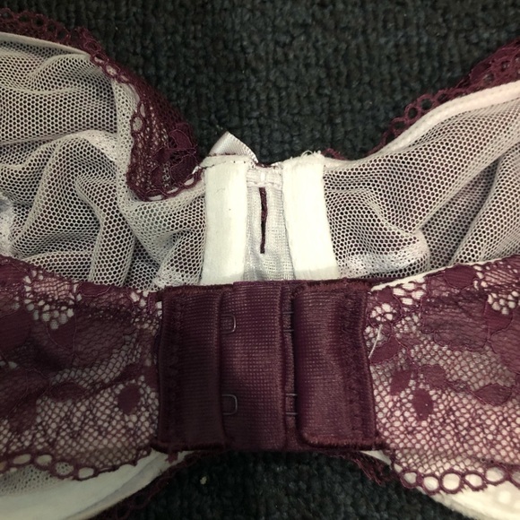 Victoria’s Secret No Padded Cream & Purple Floral Laced Bra Size 38C - Picture 7 of 8